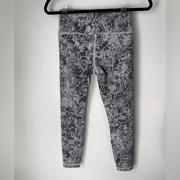 Women’s Athleta Elation Graffiti Black and White Patterned Leggings (size XS P) - Picture 2 of 8